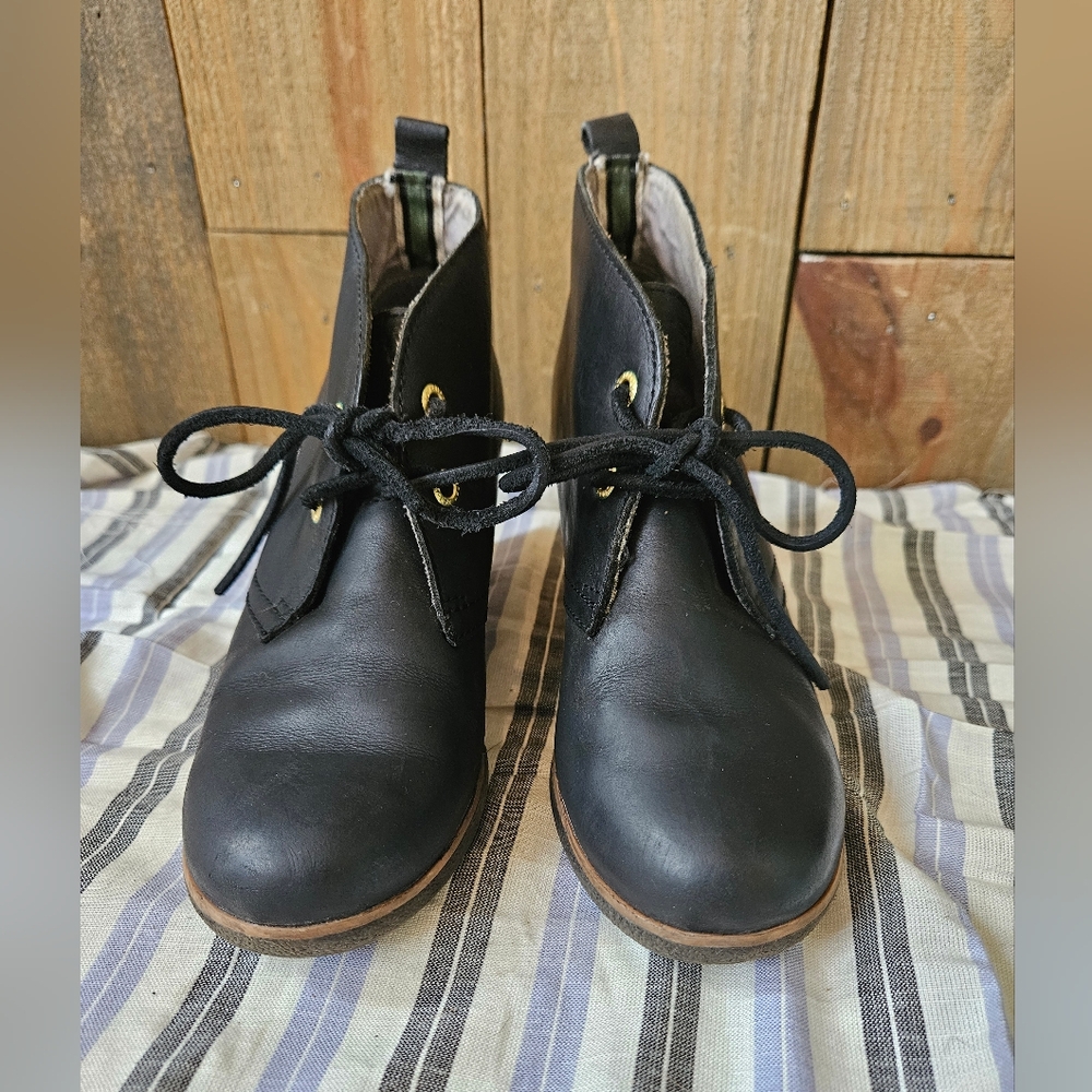 Sperry booties size 6